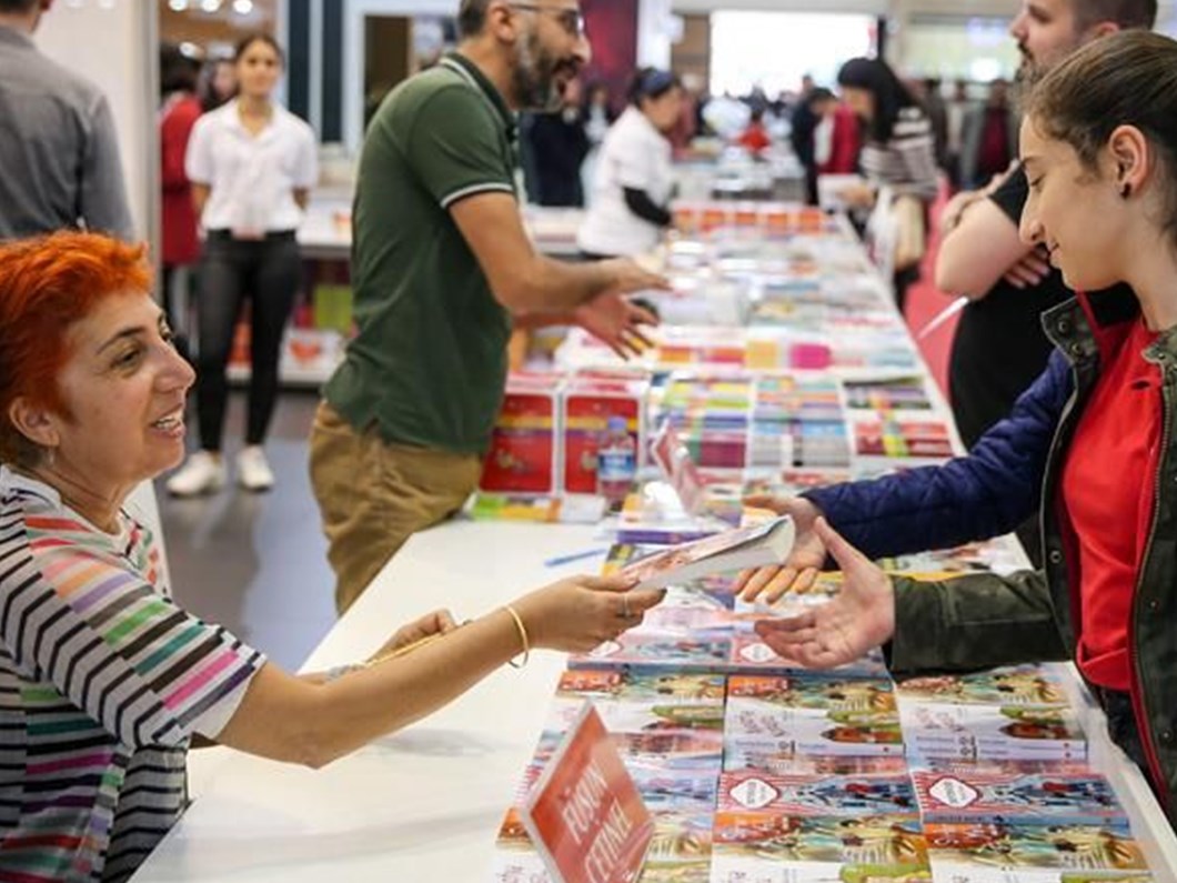 Cocuk Kitabi Yazarlari 37 Uluslararasi Istanbul Kitap Fuari Nda Ntv