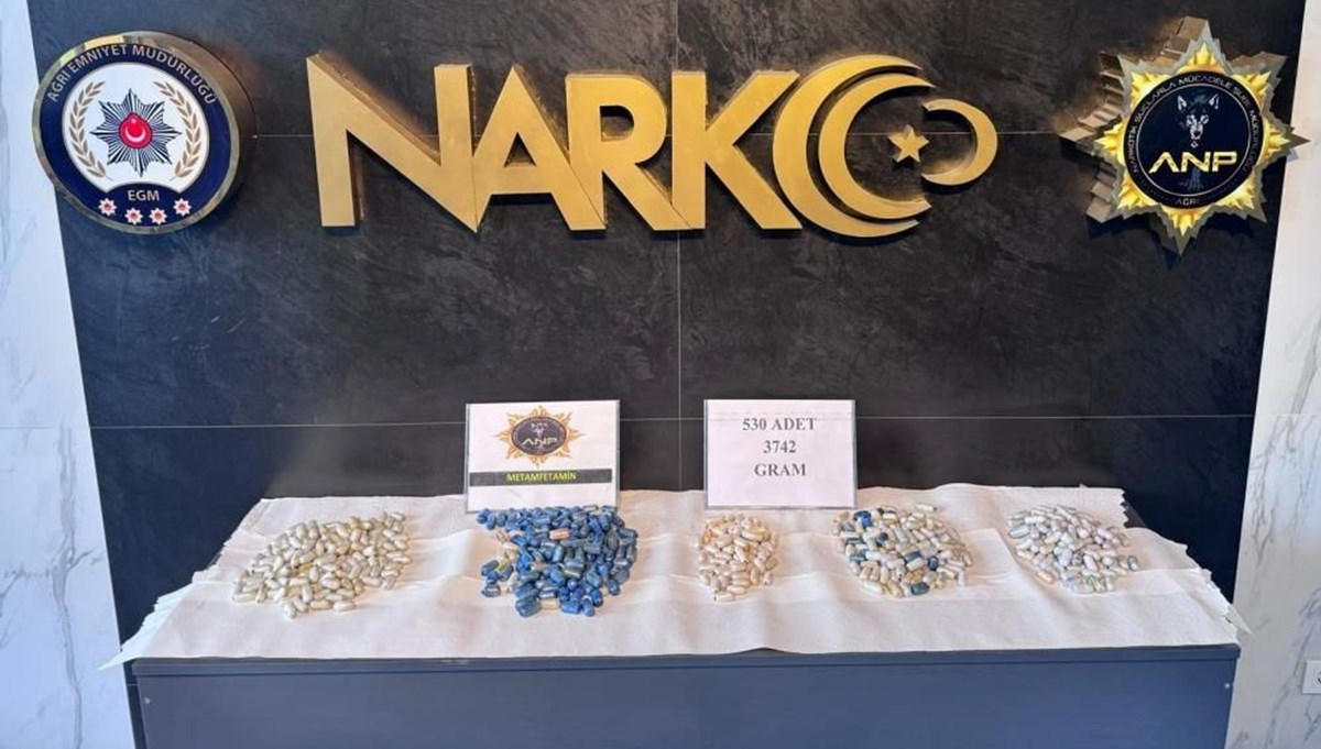 Ağrı'da yakalandılar: Midelerinden yaklaşık 4 kilo uyuşturucu çıktı Ağrı'da yakalandılar: Midelerinden yaklaşık 4 kilo uyuşturucu çıktı