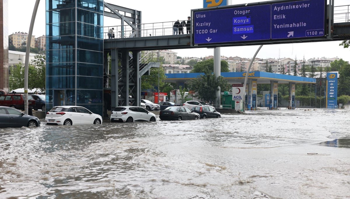 Ankara'da sağanak: Yollar göle döndü, ev ve iş yerlerini su bastı Ankara'da sağanak: Yollar göle döndü, ev ve iş yerlerini su bastı