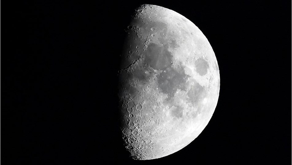 NASA 1 dolara ay tozu satın alacak
