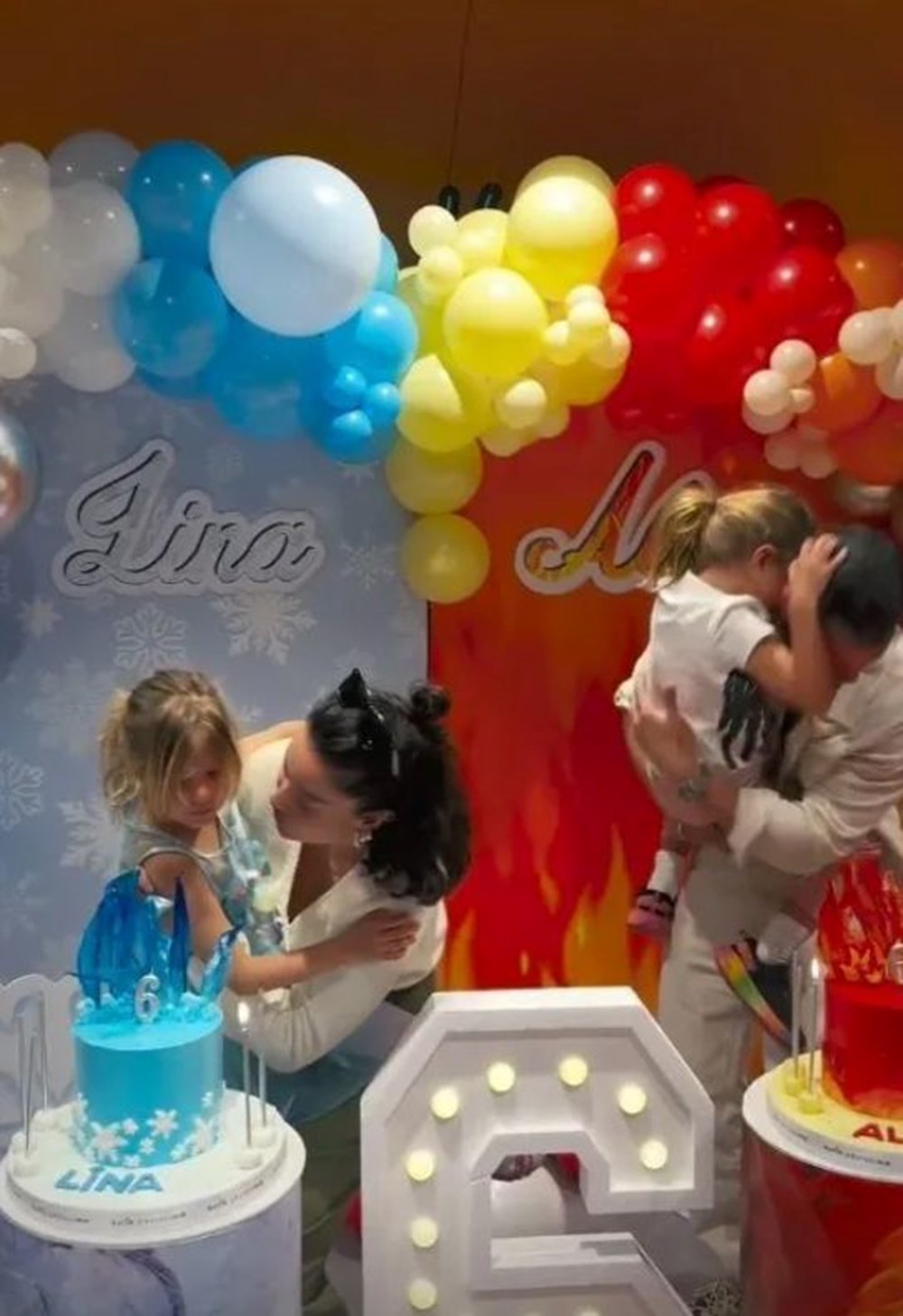 Pelin Akil ile Anıl Altan ikiz kızlarının doğum gününde bir ortaya geldi 78 yFok55J71E6wHmfKDtlGHQ