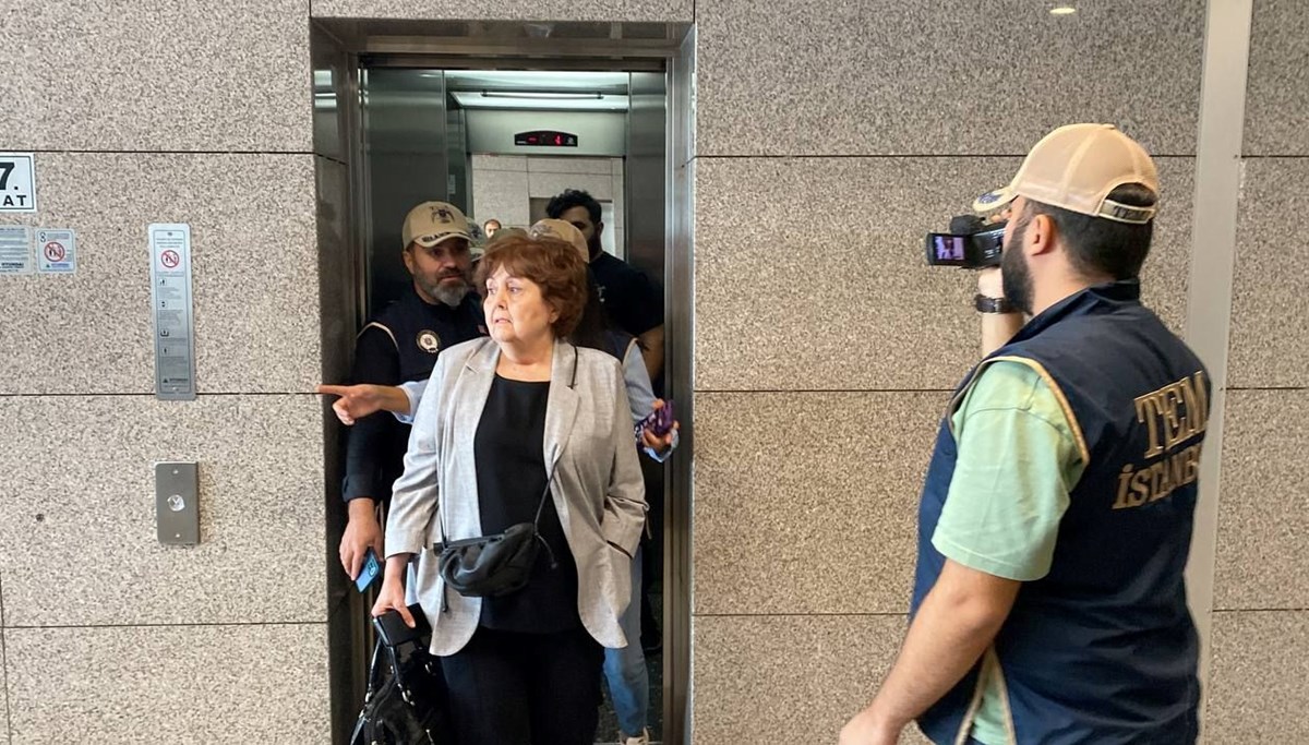 Gazeteci Ayşenur Arslan serbest bırakıldı Gazeteci Ayşenur Arslan serbest bırakıldı