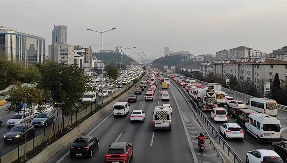 Trafiğe mayısta 232 bin taşıtın kaydı yapıldı Trafiğe mayısta 232 bin taşıtın kaydı yapıldı