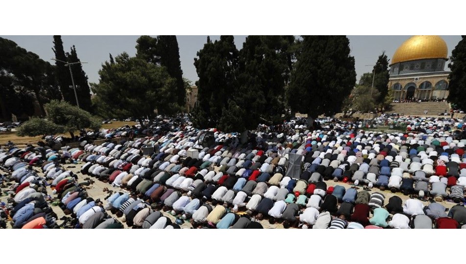 Mescidi Aksa�da 200 bin Filistinli cuma namazı kıldı NTV