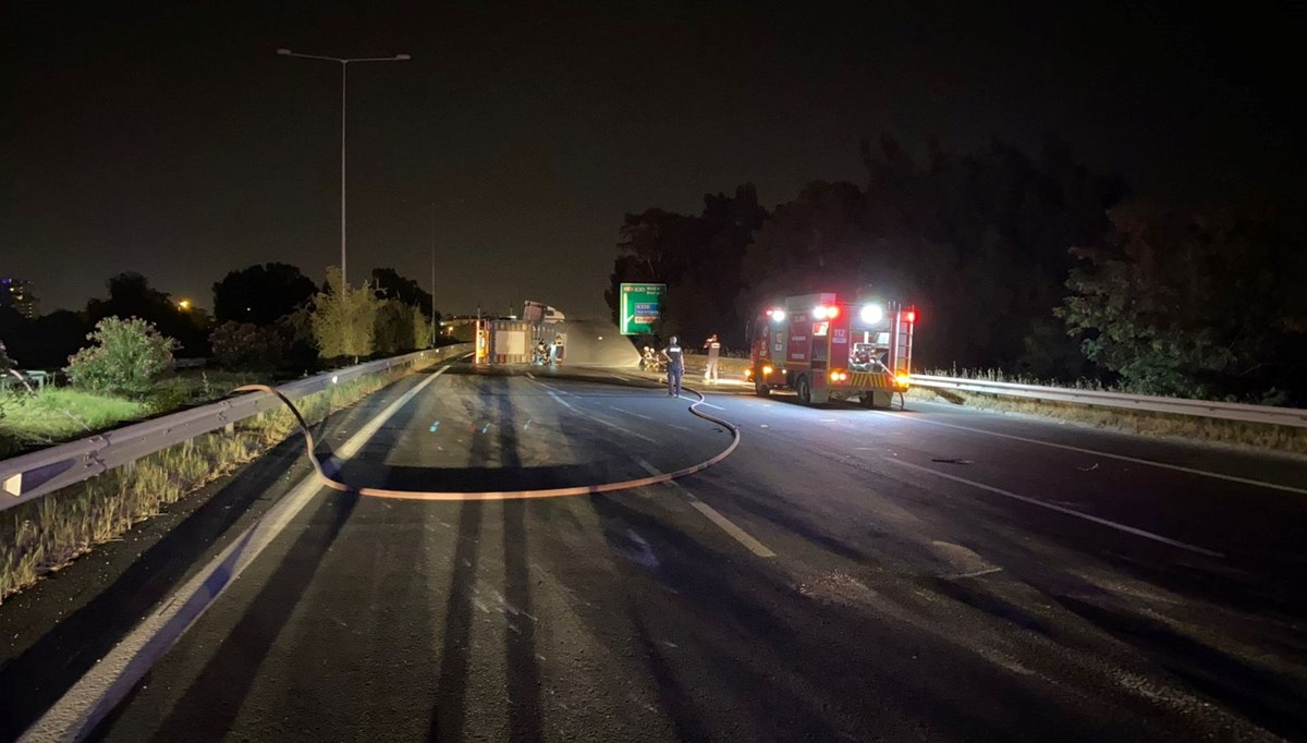 Devrilen doğalgaz yüklü tırda patlama riski: Aydın-İzmir otobanı trafiğe kapatıldı