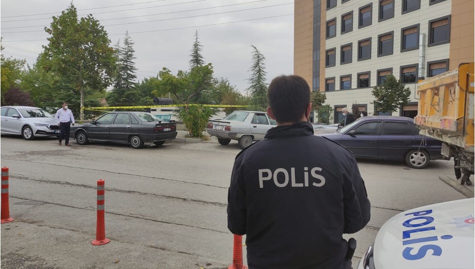 Hastane bahçesinde doktora bıçaklı saldırı