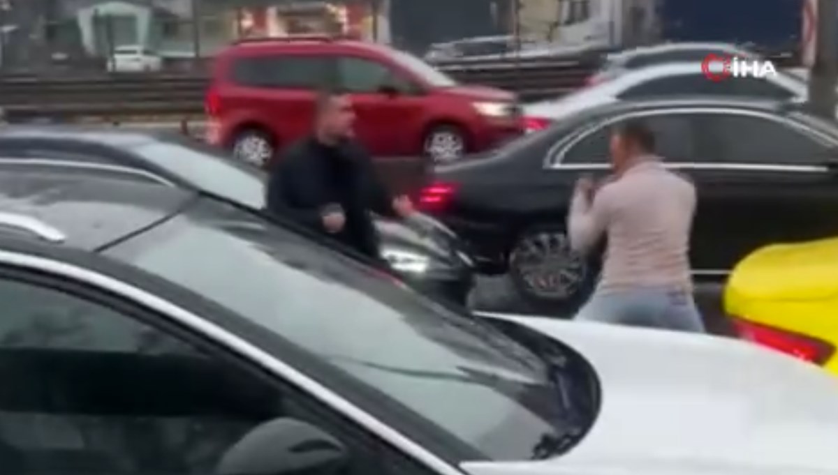 İstanbul'da yol verme kavgasında ilginç anlar: Ben boksörüm, gel İstanbul'da yol verme kavgasında ilginç anlar: Ben boksörüm, gel