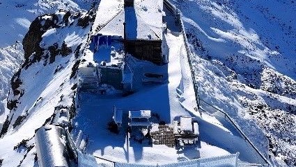 Kırklar Dağı'nda doğa şöleni: Bir yanında kar, bir yanında sonbahar