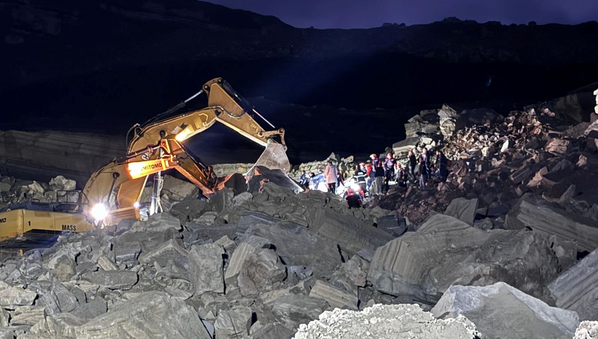 Bursa'da kömür madeninde patlama kazası: Kayaların altında kalan çalışan öldü Bursa'da kömür madeninde patlama kazası: Kayaların altında kalan çalışan öldü