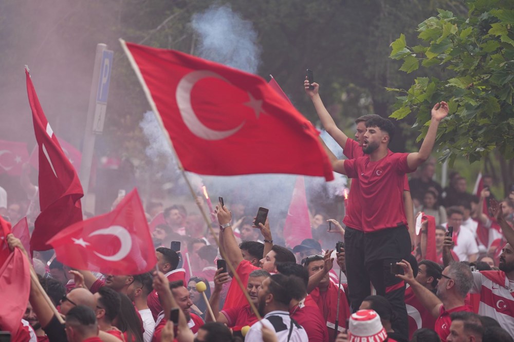 Almanya kırmızı-beyaz oldu! Dortmund'da Türk taraftarlardan şov! - 2