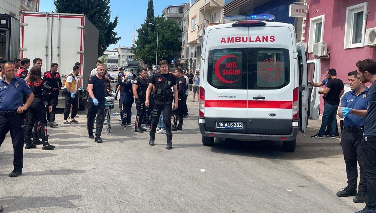 Bursa'da bıçaklı kavga: Biri ağır 6 kişi yaralandı Bursa'da bıçaklı kavga: Biri ağır 6 kişi yaralandı