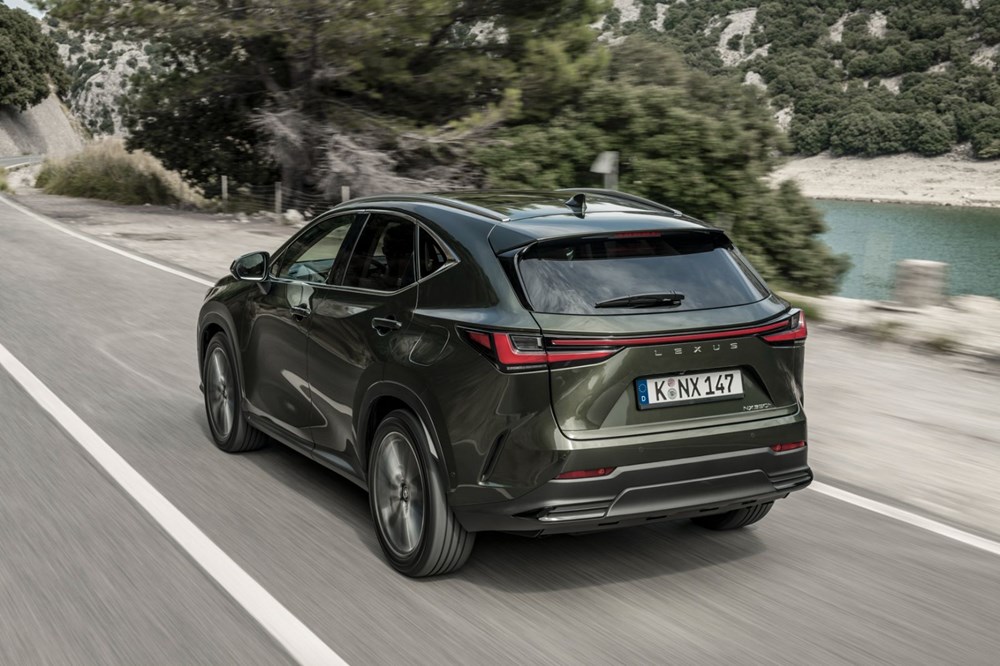 Lexus'ta yeni dönem: İlk plug-in hibrit modelini tanıttı - 15