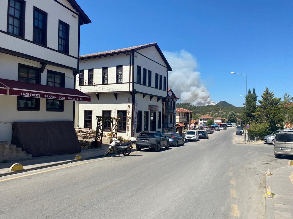 Antalya, Sakarya, Bursa ve Kahramanmaraş'ta yangın: Alevler evlere yaklaştı - 3