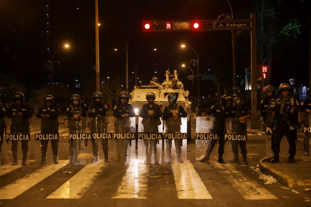 Peru'da protestocular, ülkenin en büyük ikinci havaalanına zorla girmeye çalıştı - 2