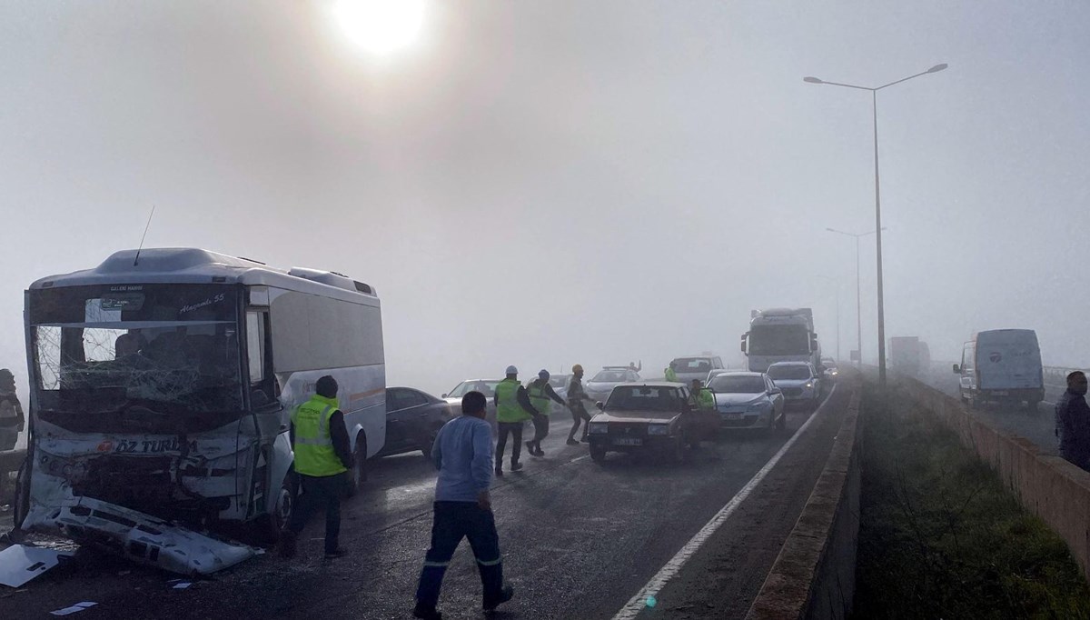 Tekirdağ'da sis kaza getirdi: 4 araç birbirine girdi