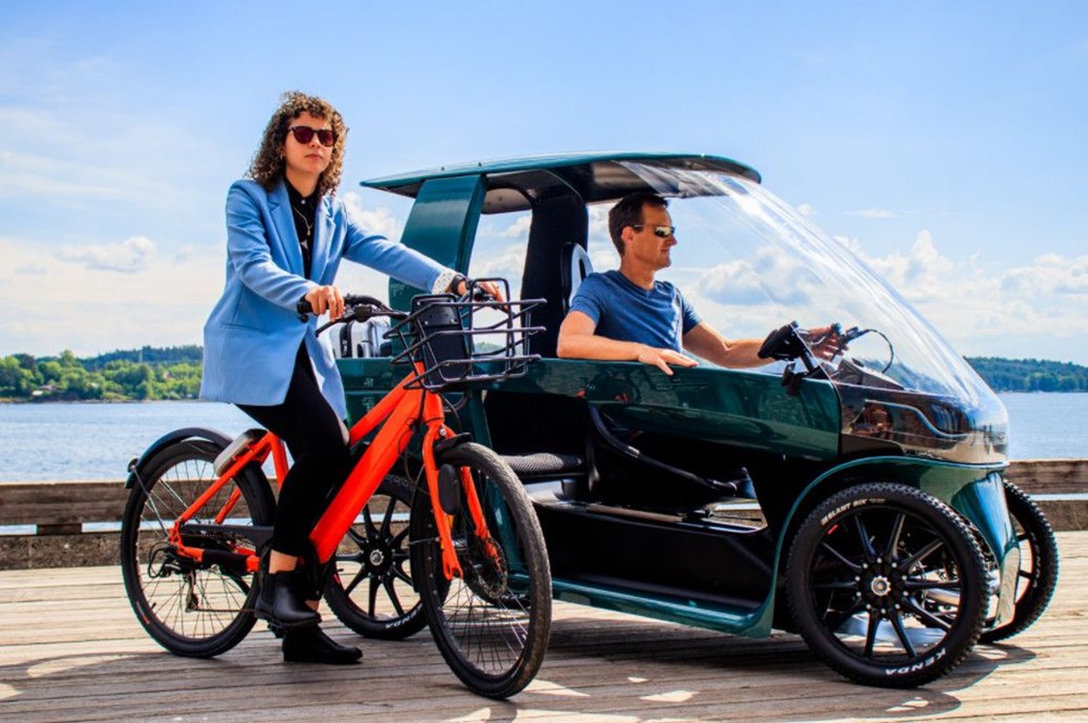 Konforlu seyahat için dört tekerli elektrikli bisiklet - 1
