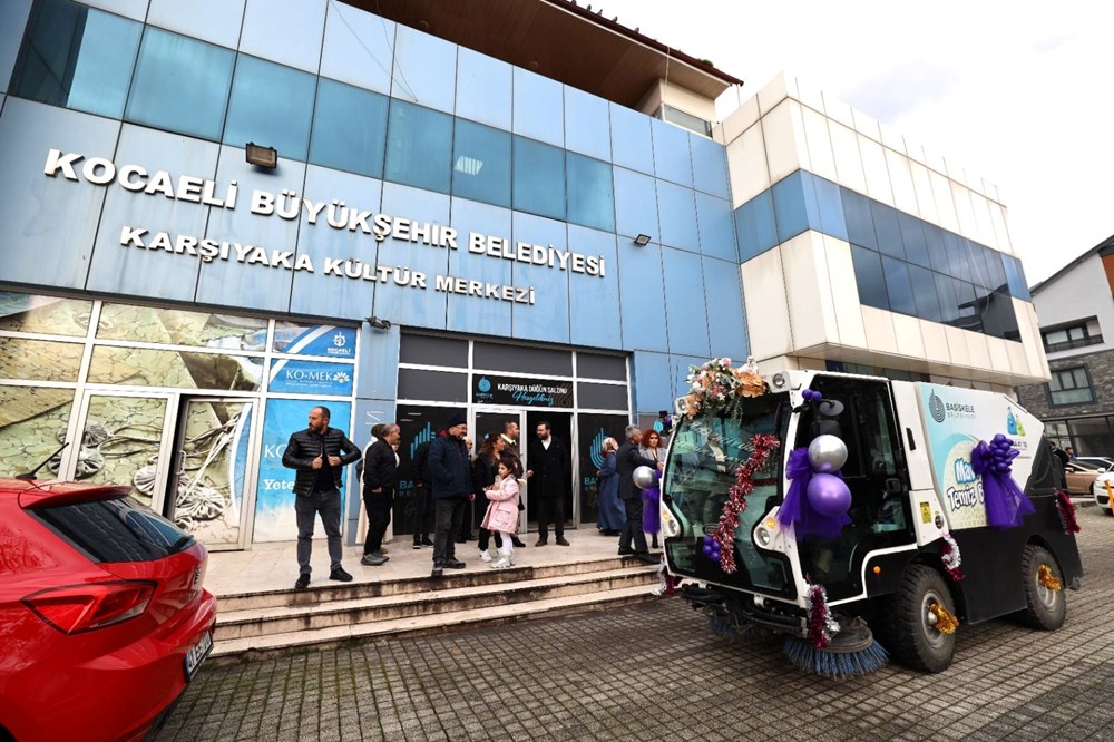 Belediye temizlik görevlisi mini süpürge aracını gelin arabası yaptı - 6
