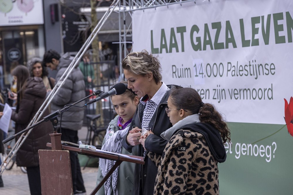 Hollanda'da Filistin'e sergisi: Meydana 14 bin çocuk ayakkabısı bırakıldı - 8