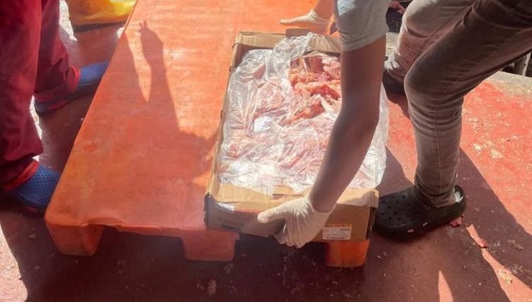 Antalya'da 17 ton bozuk tavuk ele geçirildi