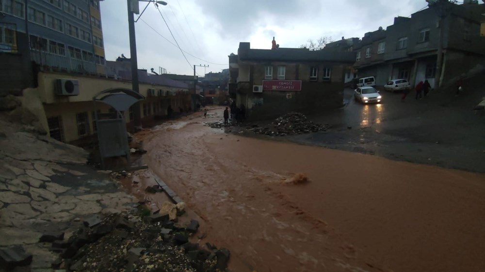 Şanlıurfa'da sağanak: Mahsur kalanlar kepçeyle kurtarıldı - 4