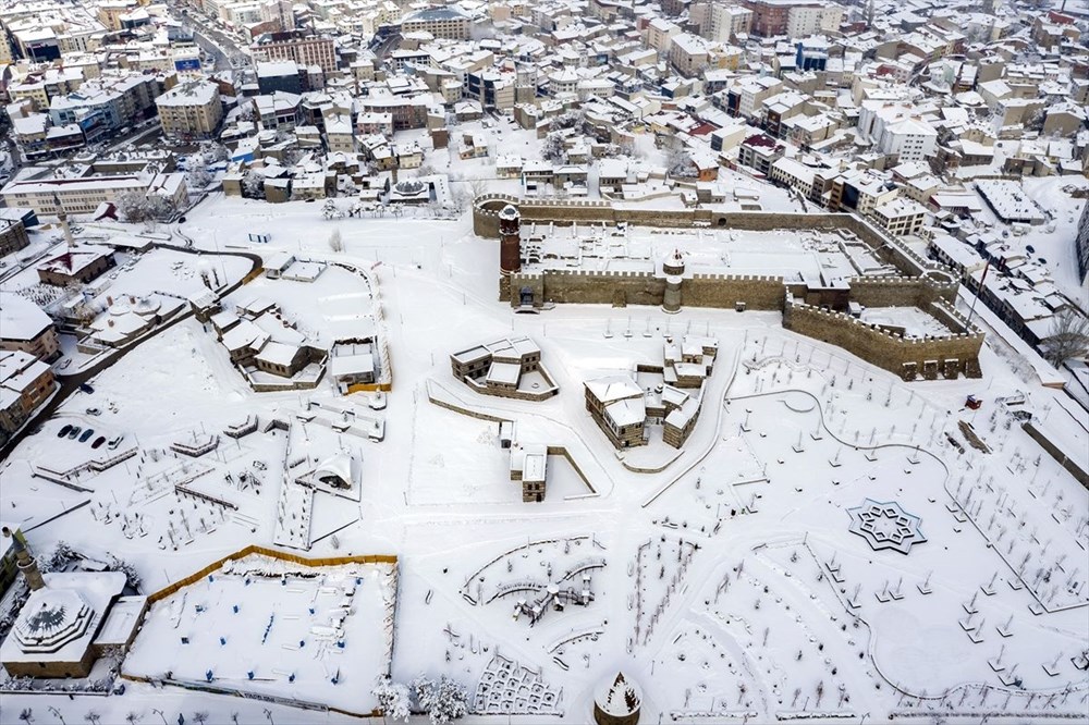 Doğu'nun "kış cenneti" Erzurum gündüz bembeyaz, gece ise ışıl ışıl - 1