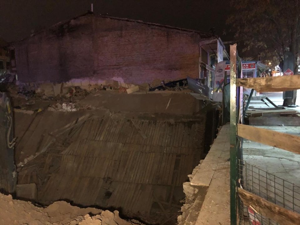 Başkentte inşaat temel kazısının bitişiğindeki üç katlı dükkan çöktü - 2