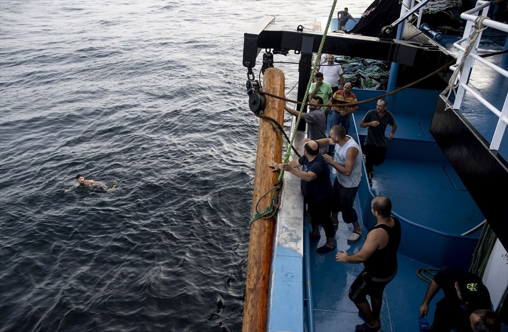 Kerja keras reporter yang menghabiskan 5 hari bersama para nelayan di Laut Hitam - 5