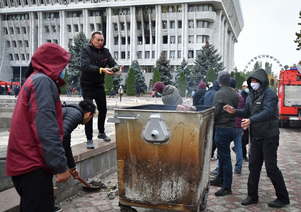 Kırgızistan'da neler oluyor? Seçimler iptal edildi - 17