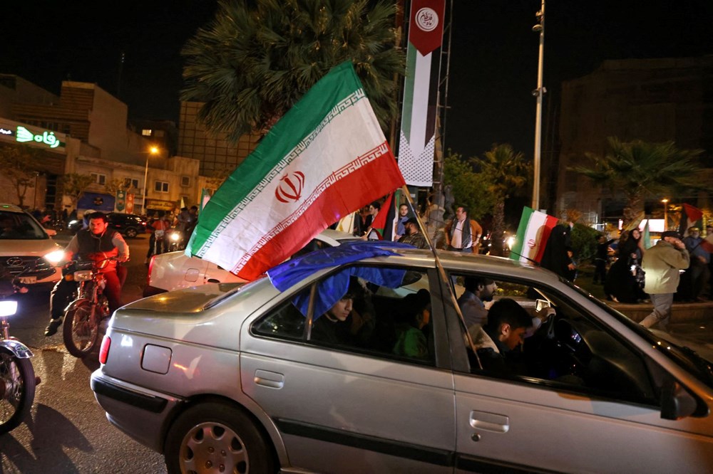 İran'ın İsrail'e saldırısı sonrası Tahran'da kutlama - 2