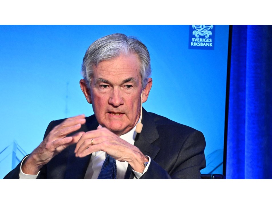 Fed Başkanı Powell'dan merkez bankalarına enflasyonla mücadelede siyasi etkilerden uzak durun mesajı