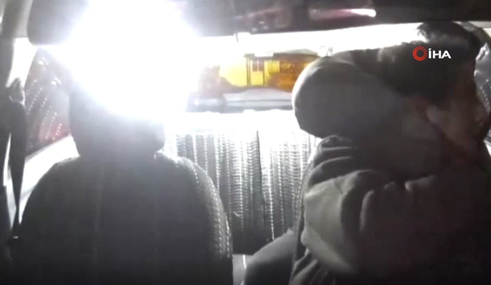 Takside dehşet dolu anlar: Sürücünün başına silah dayadı, paraları istedi 74 yRc0khBhJkKBIEN 1UiaQ