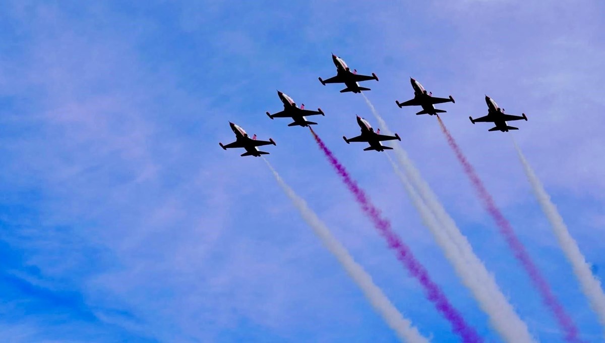 Türk Yıldızları Çorlu'da semalarında