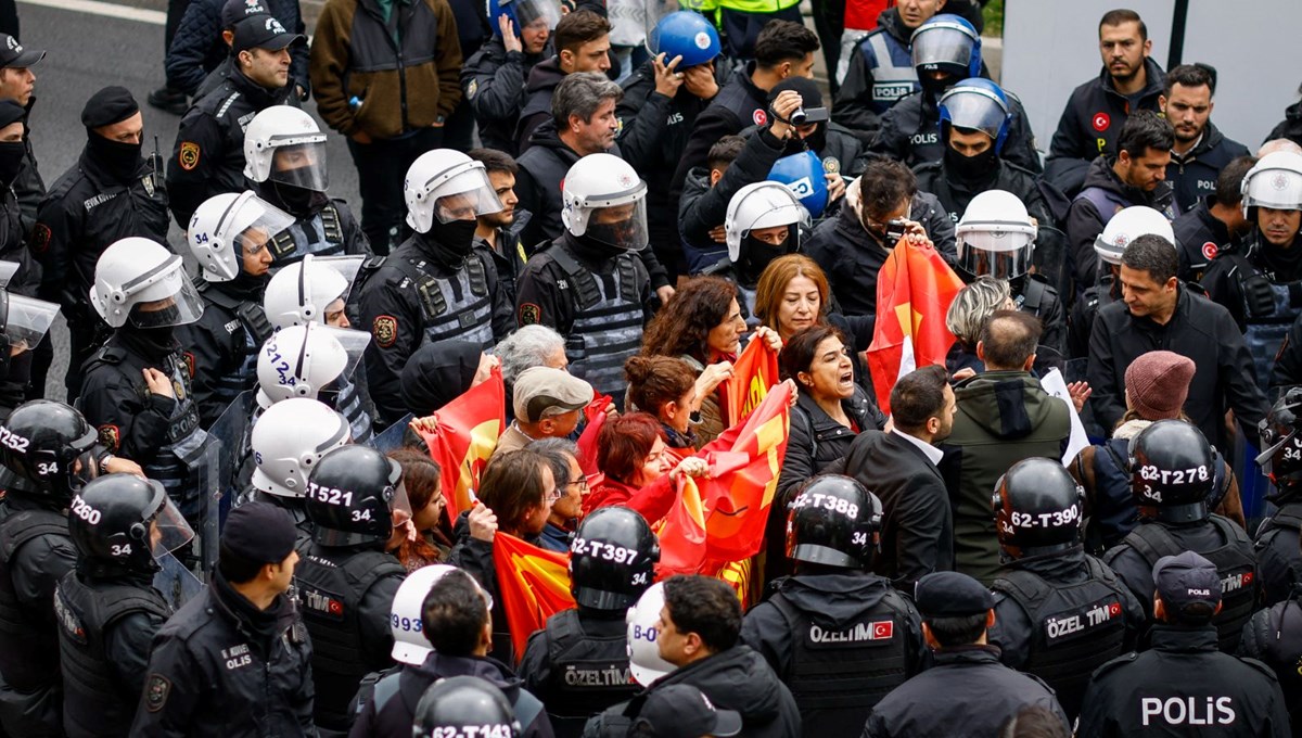 1 Mayıs gözaltılarından 36'sı adliyeye sevk edildi 1 Mayıs gözaltılarından 36'sı adliyeye sevk edildi