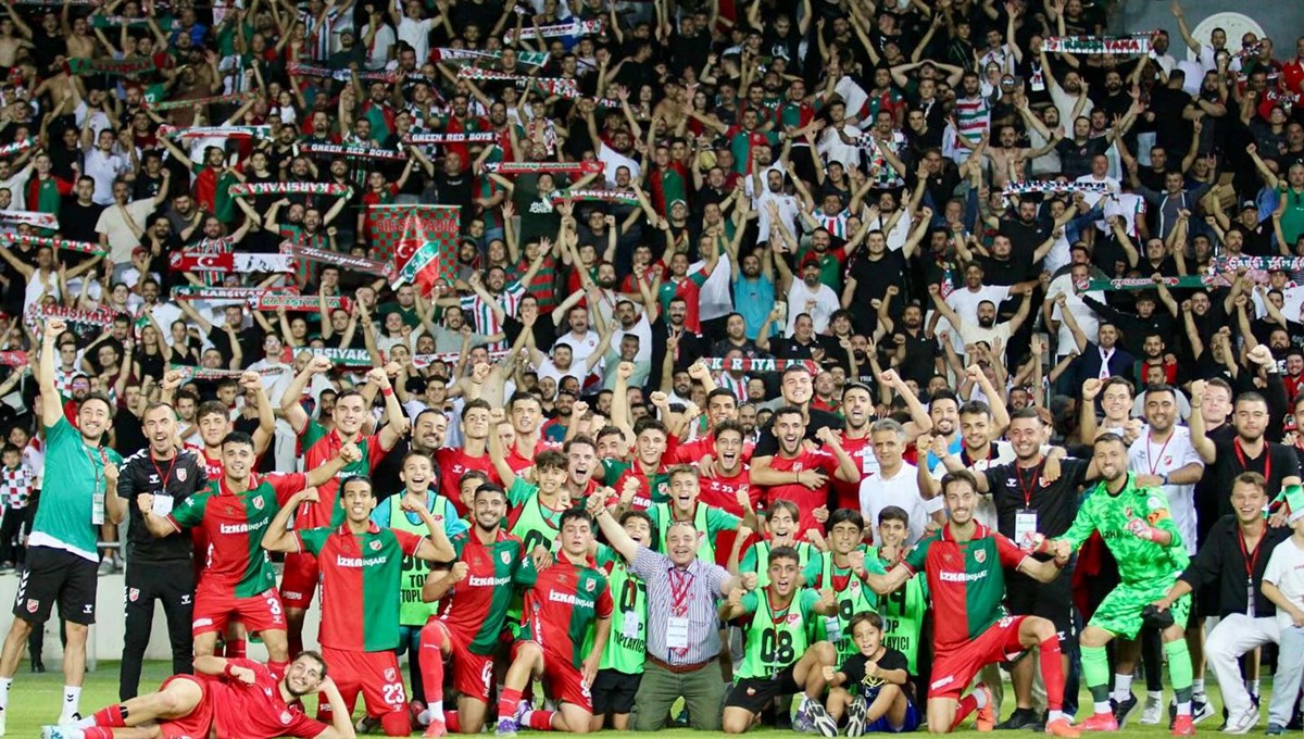 Karşıyaka yıllar sonra Atatürk Stadı’nda Karşıyaka yıllar sonra Atatürk Stadı’nda