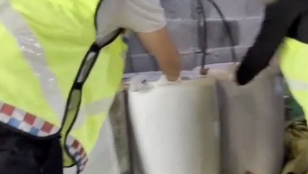 Mersin'de 640 litre sahte içki ele geçirildi Mersin'de 640 litre sahte içki ele geçirildi