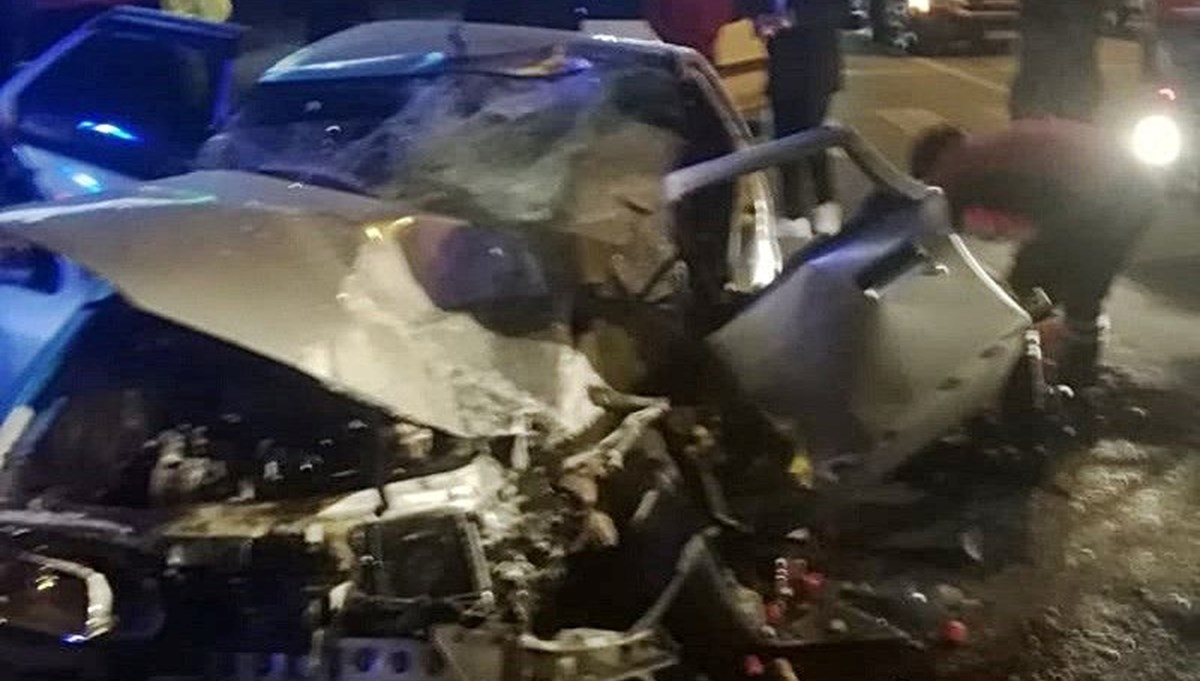 Çorum'da yolcu otobüsü ile otomobil çarpıştı: 5 yaralı Çorum'da yolcu otobüsü ile otomobil çarpıştı: 5 yaralı