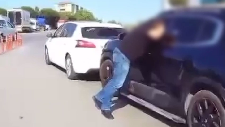 Hamile eşinin yanında saldırdı