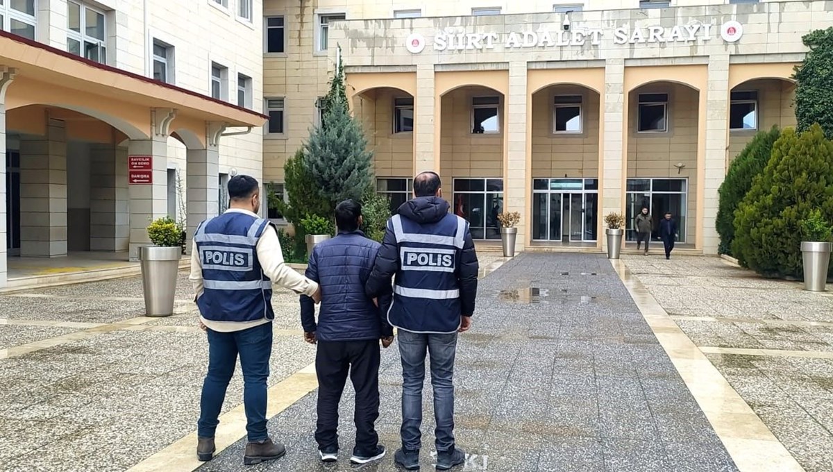 Siirt'te firari uyuşturucu satıcısı yakalandı Siirt'te firari uyuşturucu satıcısı yakalandı