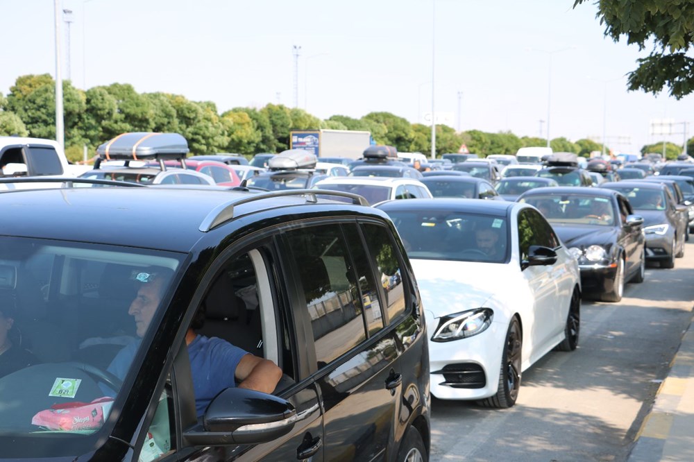 Gurbetçilerin dönüş çilesi: Sınırda uzun kuyruk - 16