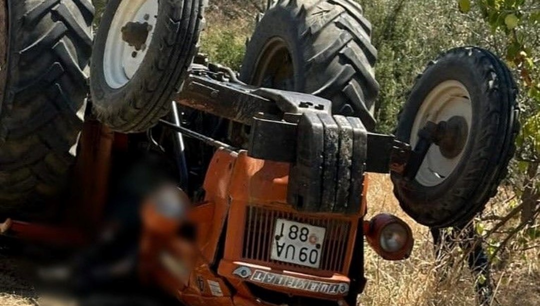 Devrilen traktörün altında kaldı, hayatını kaybetti