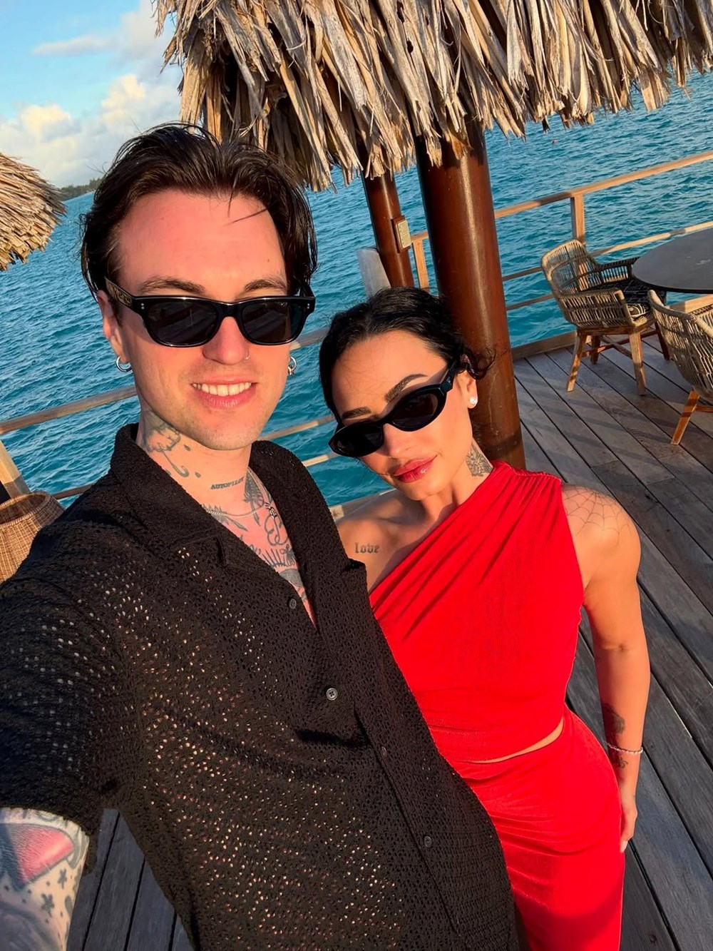 Ünlü şarkıcı Demi Lovato'dan balayı pozları - 6