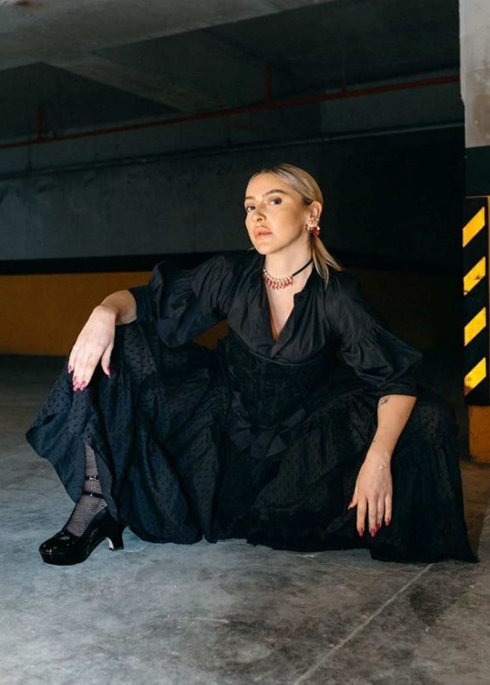 Hadise'nin yeni pozlarına eleştiri yağdı - 3