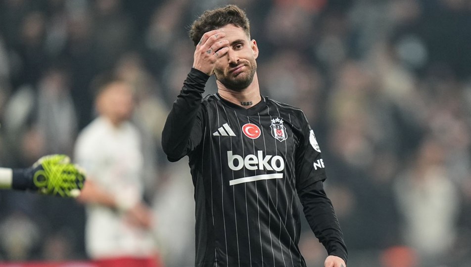 Beşiktaş'ta Galatasaray derbisinden önce golcü sıkıntısı yaşanıyor