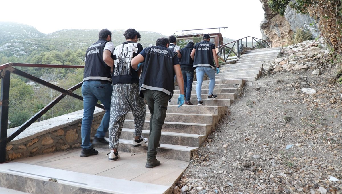 Mersin'de 16 kilo 168 gram sentetik uyuşturucu ele geçirildi Mersin'de 16 kilo 168 gram sentetik uyuşturucu ele geçirildi