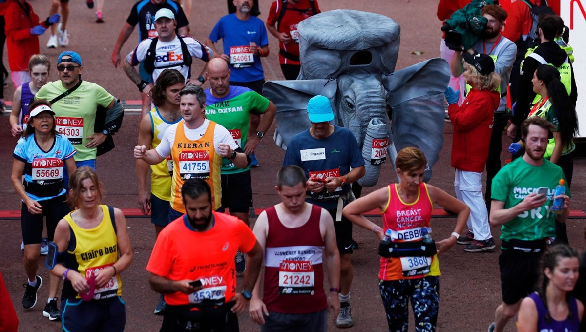889 gün sonra yeniden düzenlenen Londra Maratonu'nda maskotlar da koştu