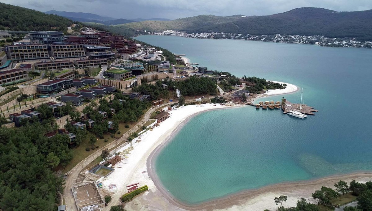 Bodrum plajlarına Maldivler'e benzetmek için kuvars tozu döküldüğü iddia edildi