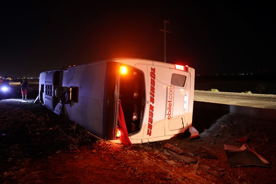 Konya'da yolcu otobüsü devrildi: 14 yaralı - 1