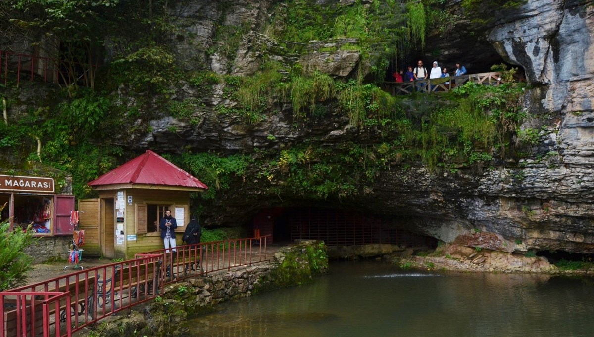 Dünyanın en uzun ikinci mağarası: 100 bin turist ziyaret etti