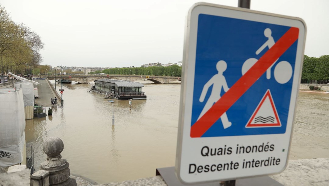Paris'te Seine Nehri yükseldi