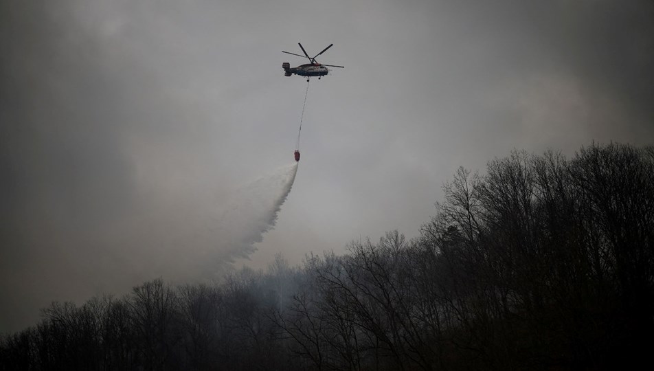 Güney Kore'de yangın söndürme helikopteri düştü: 1 ölü